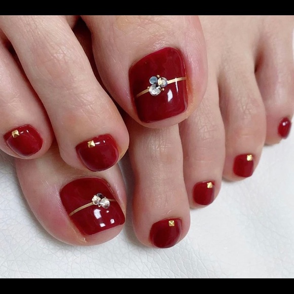 Other - GOLD LINE RHINESTONE WINE RED FOOT NAILS ART